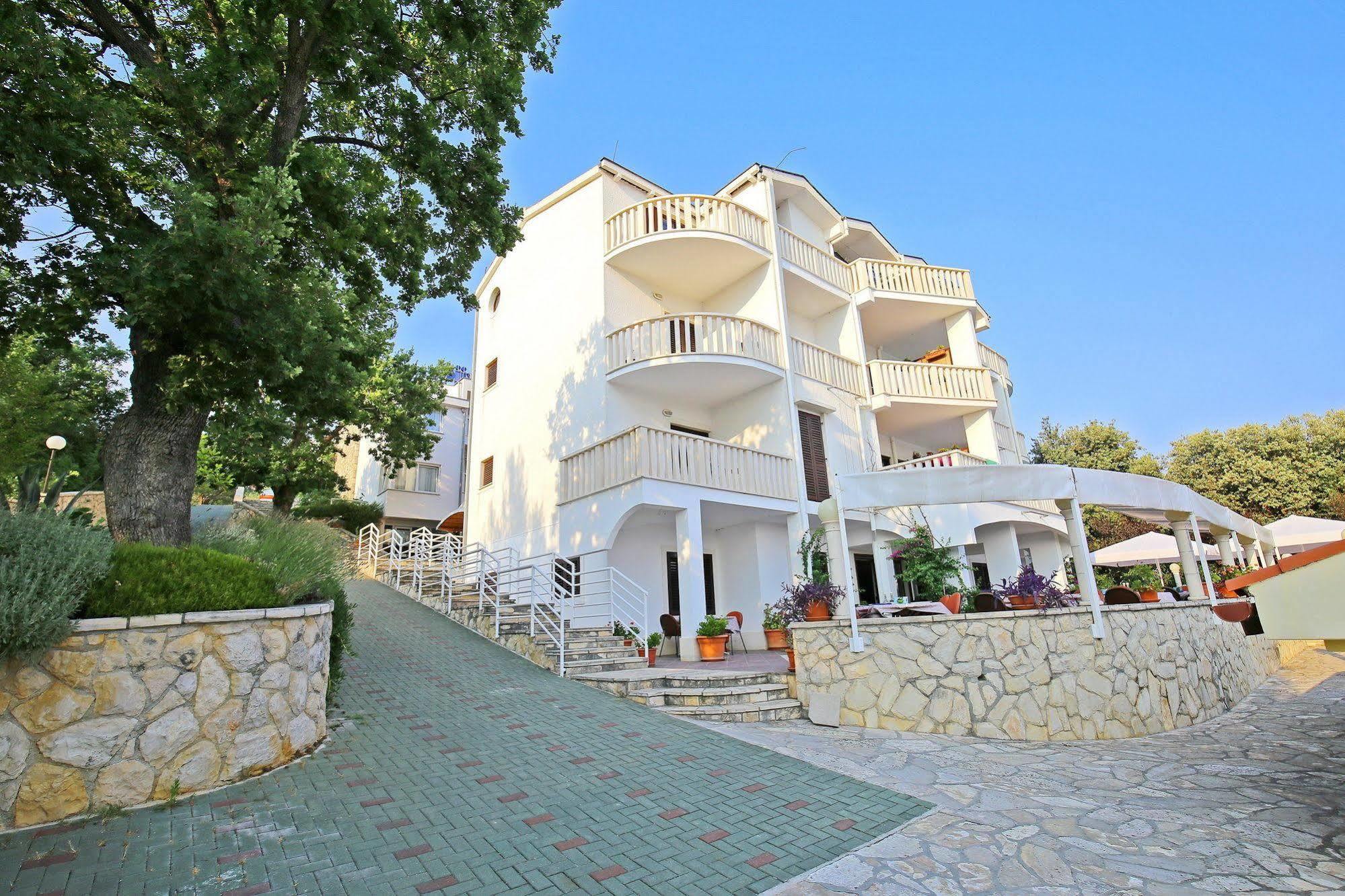 פוסדריה Hotel Lucija מראה חיצוני תמונה